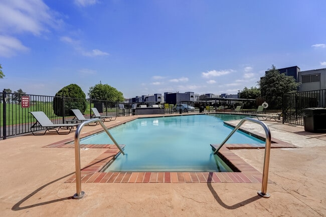 717 Ventura South Apartments