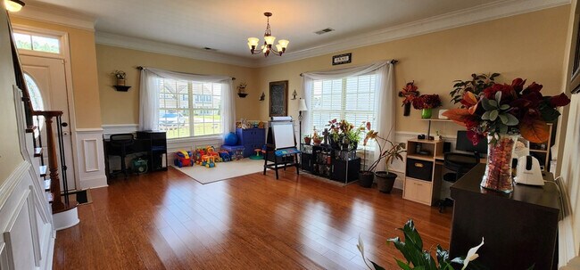 Photo - 910 McCathern Ave