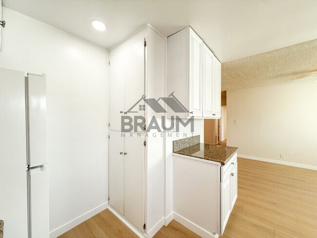 Photo - 13129 Oxnard St Unit 4