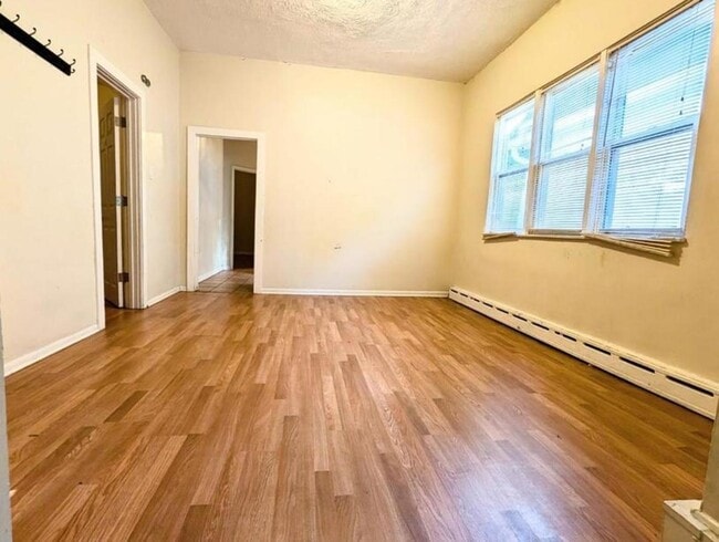 Photo - 8125 S Escanaba Ave