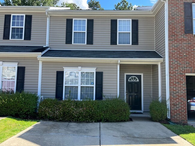 Comfortable 3BD, 2.5BA Raleigh Townhome wi... - Comfortable 3BD, 2.5BA Raleigh Townhome wi...