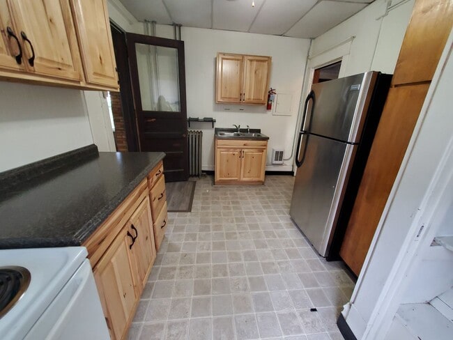 639 W College Ave Unit 02/3