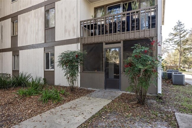 Building Photo - 6519 W Newberry Rd Unit 1004