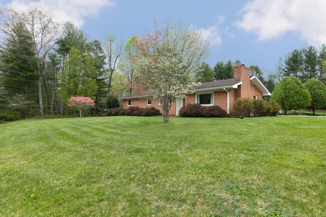 Photo - 3BR/2BA Home with Detached Garage – Fletcher, NC