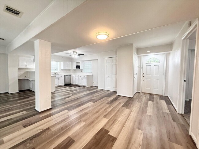 Photo - 307 Veselka Rd