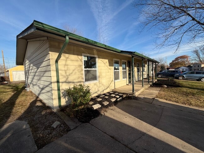 Building Photo - 1327 Bethany Ln