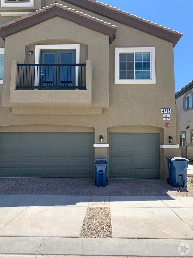 Building Photo - Beautiful 2 bedroom-2 bath Townhome