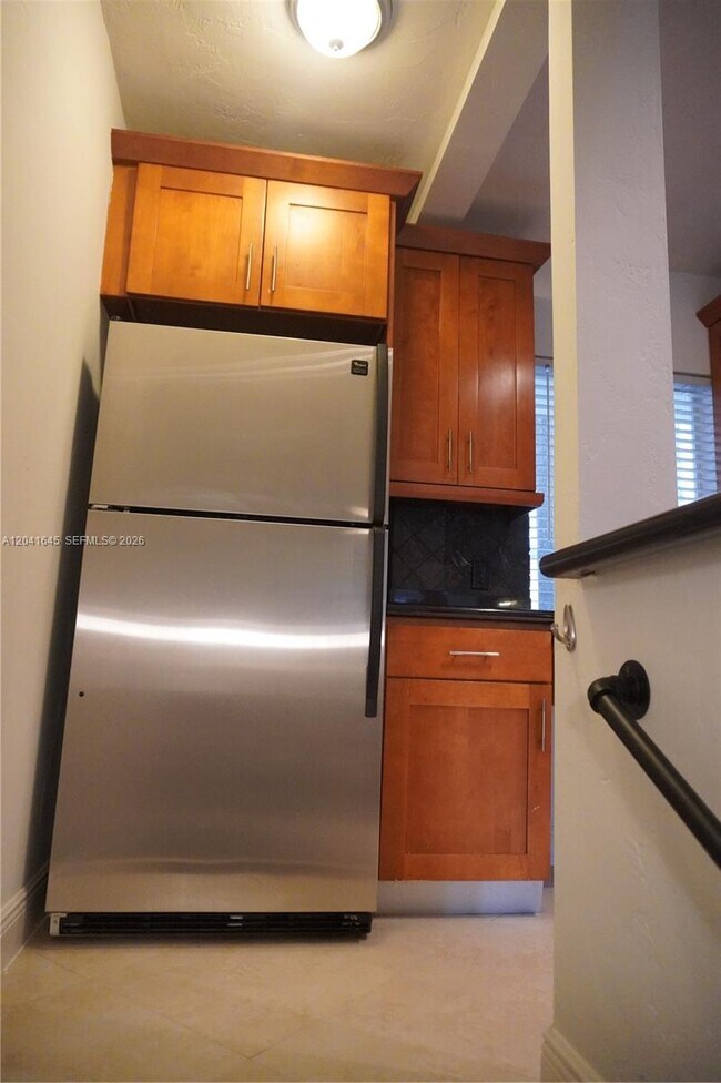 Photo - 2880 Pine Tree Dr Unidad 2