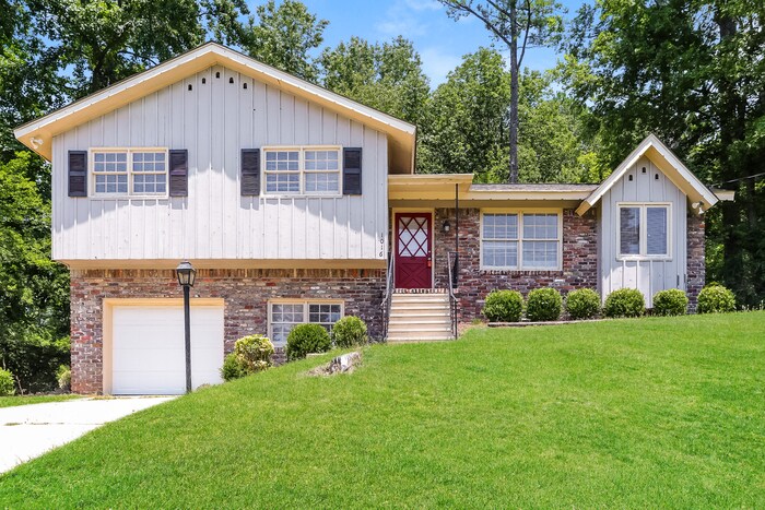 Charming 3 Bedroom Home - Charming 3 Bedroom Home