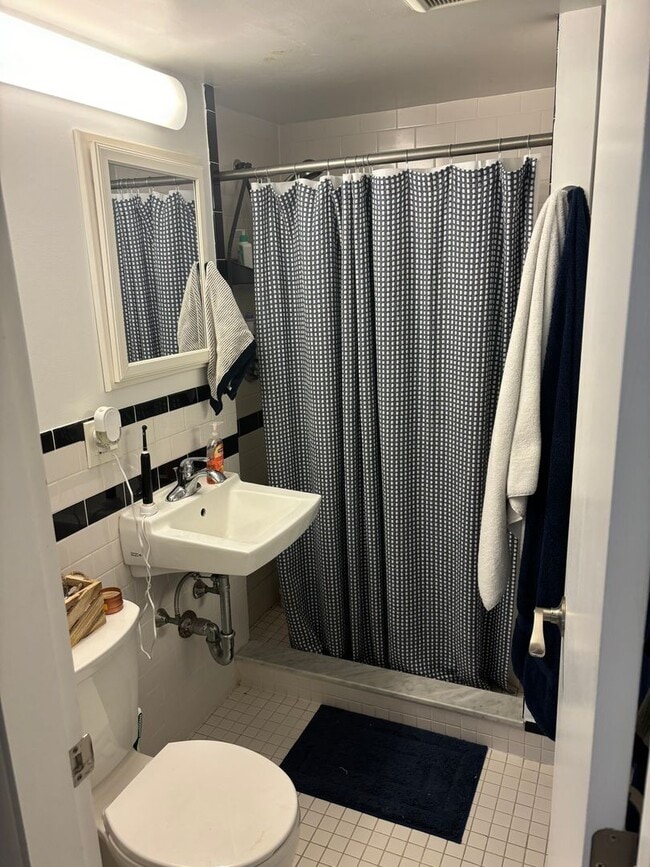 Photo - NO FEE ~ GREAT BRIGHTON 2 BED WITH PARKING AVAIL FOR RENT ~ CAT & SMALL DOG-FRIENDLY