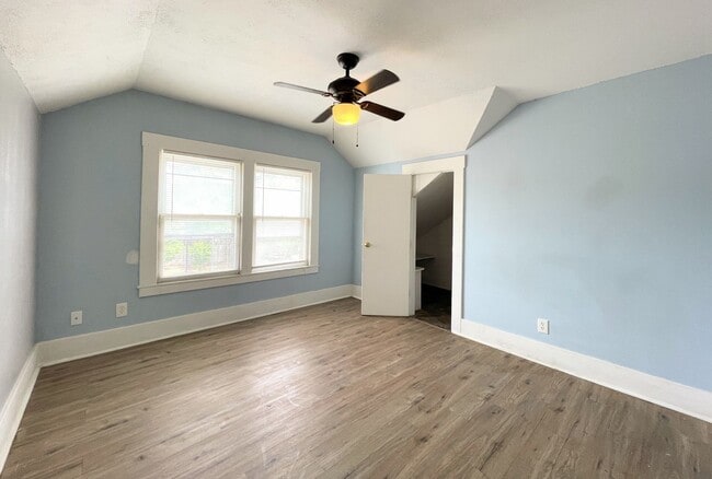 Photo - 511 N Poplar St Unit 511 N Poplar Apt B