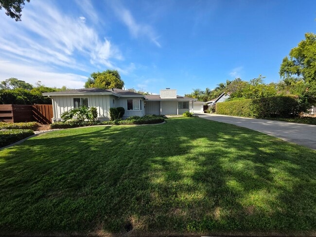 Home located in the heart of the college n... - Home located in the heart of the college n...