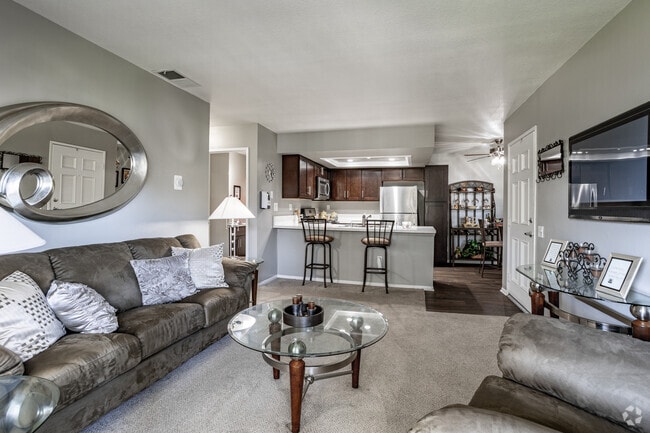 2BR, 2BA - 825 SF