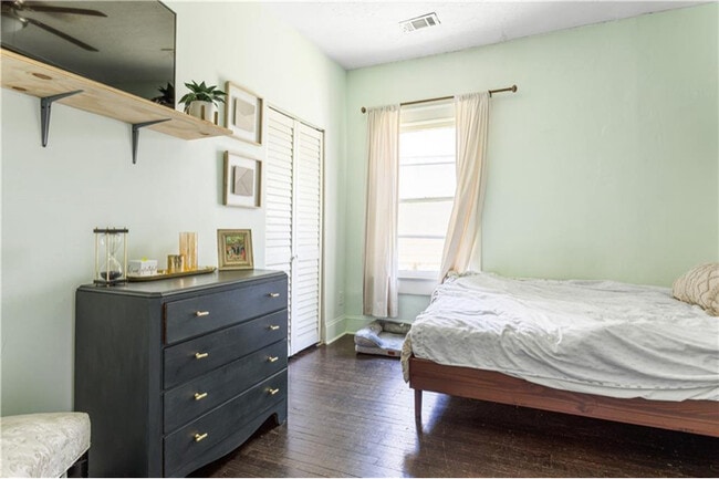 Photo - 820 Elbert St SW