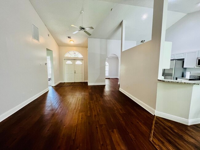 2485 Stonegate Dr