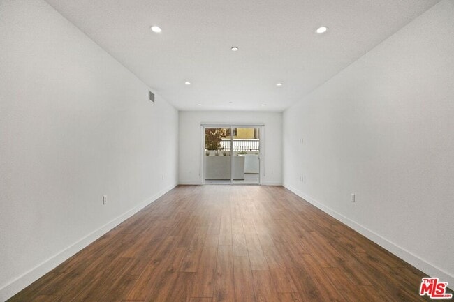 Photo - 130 S Croft Ave Unidad 201