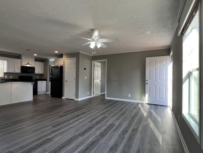 Photo - 158 Sugar Maple Dr