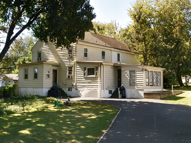 Building Photo - 127 Hazelhurst Ave