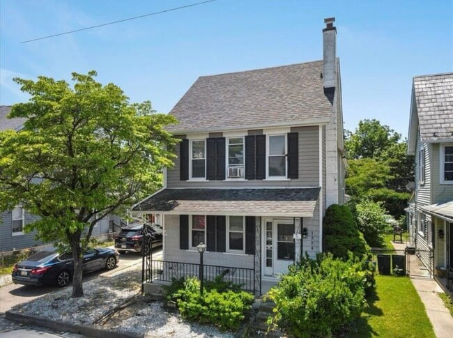 Photo - 1324 Main St Unidad B