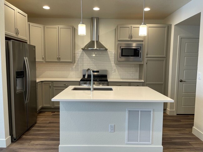Photo - 3bed/3.5bath Townhouse in Downtown Superior - Available August!