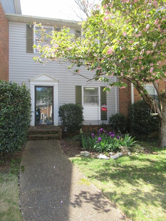 Building Photo - Home Available in Birmingham! View with 48 Hours Notice!