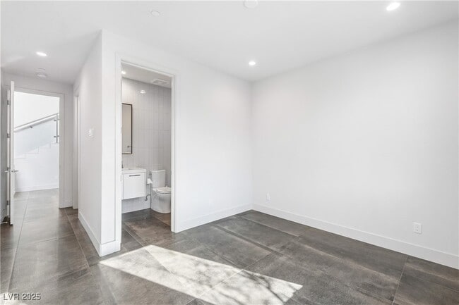 Building Photo - 386 Tranquil Peak Ct