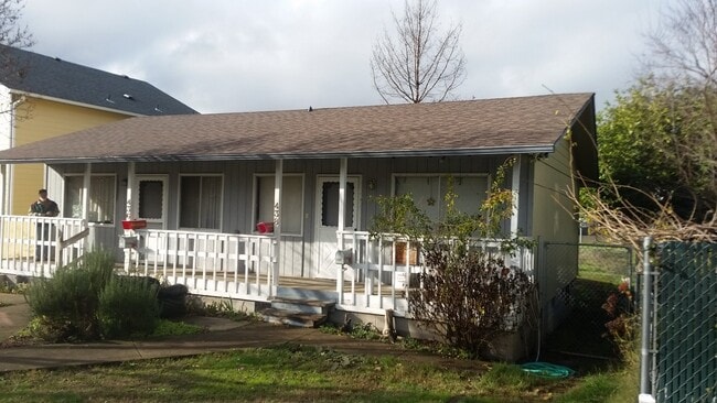 Photo - 436 NE Jackson St