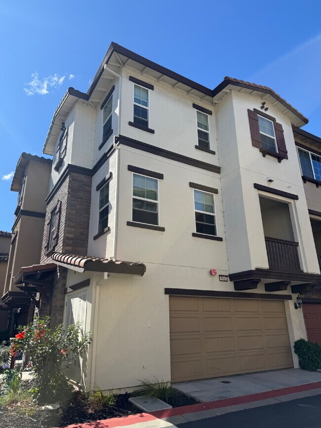 Photo - Charming 2 Bed, 2.5 Bath Home in Prime Fremont Location