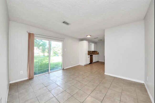 Photo - 12610 Chiswick Rd