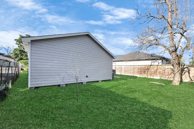 Photo - 3437 Seabrook St