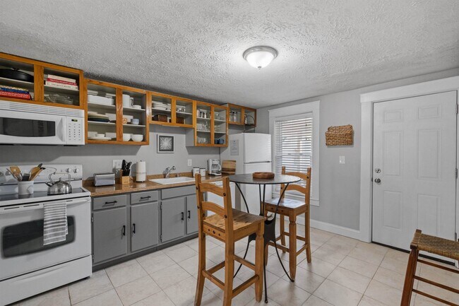 Photo - 65 S Elm St Unit 4