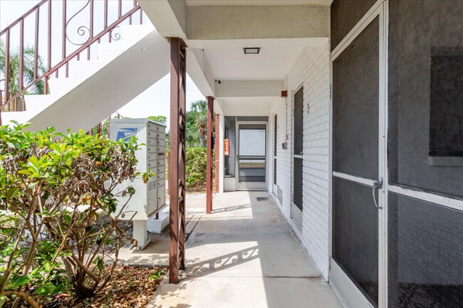 Photo - 2348 Shelley St Unit 4