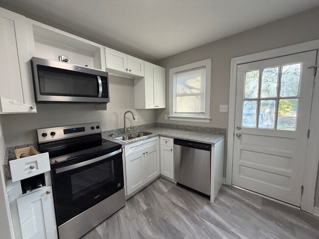 Photo - Great renovated 2 bedroom house in Richmond
