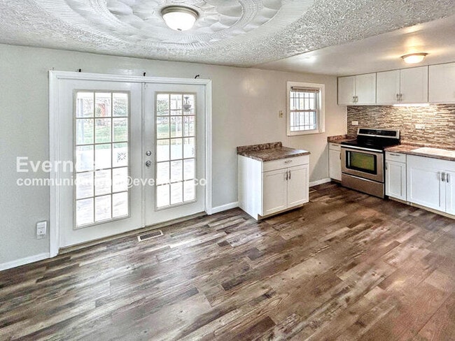 Photo - 6418 McLean St