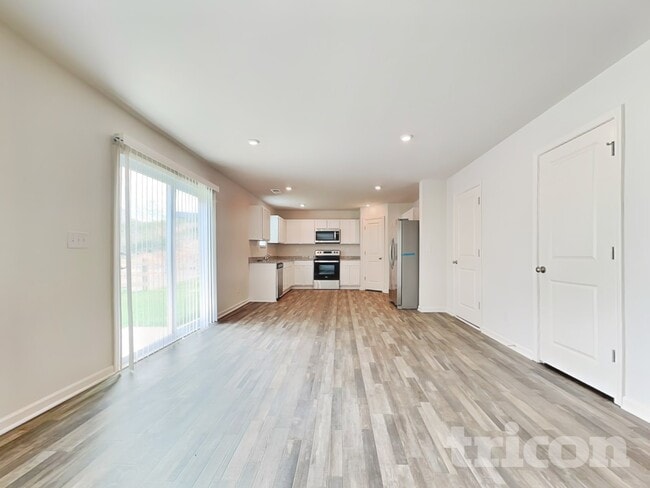 Photo - 210 Coventry Ct