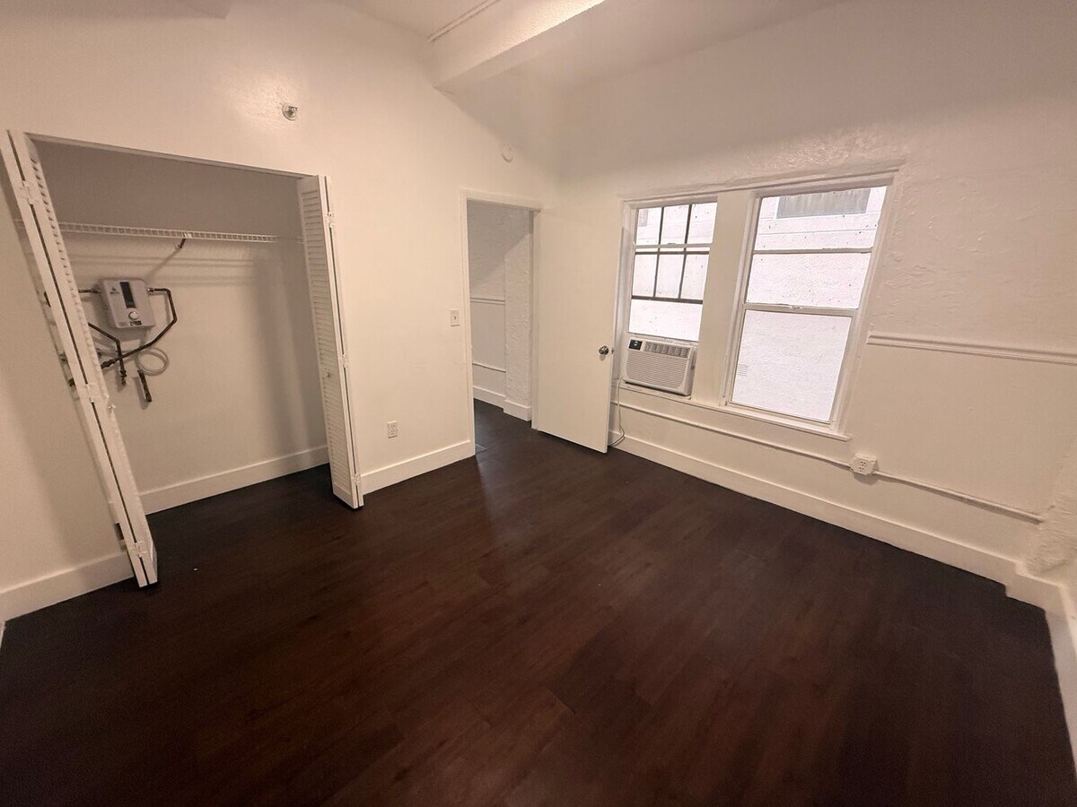 Photo - 230 23rd St Unidad 205
