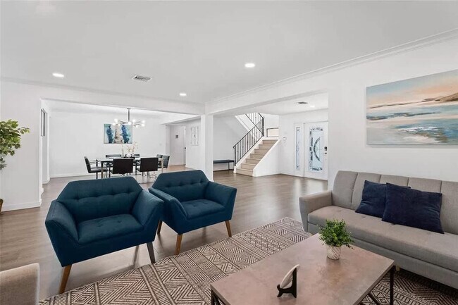 Building Photo - 413 Holiday Dr Unit ID1372338P