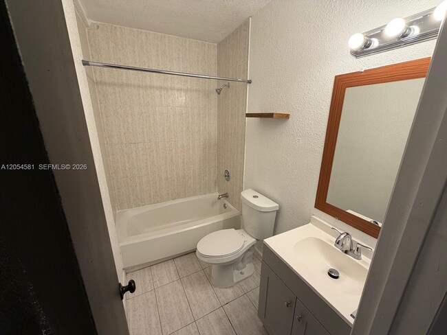 Photo - 165 Lawn Way