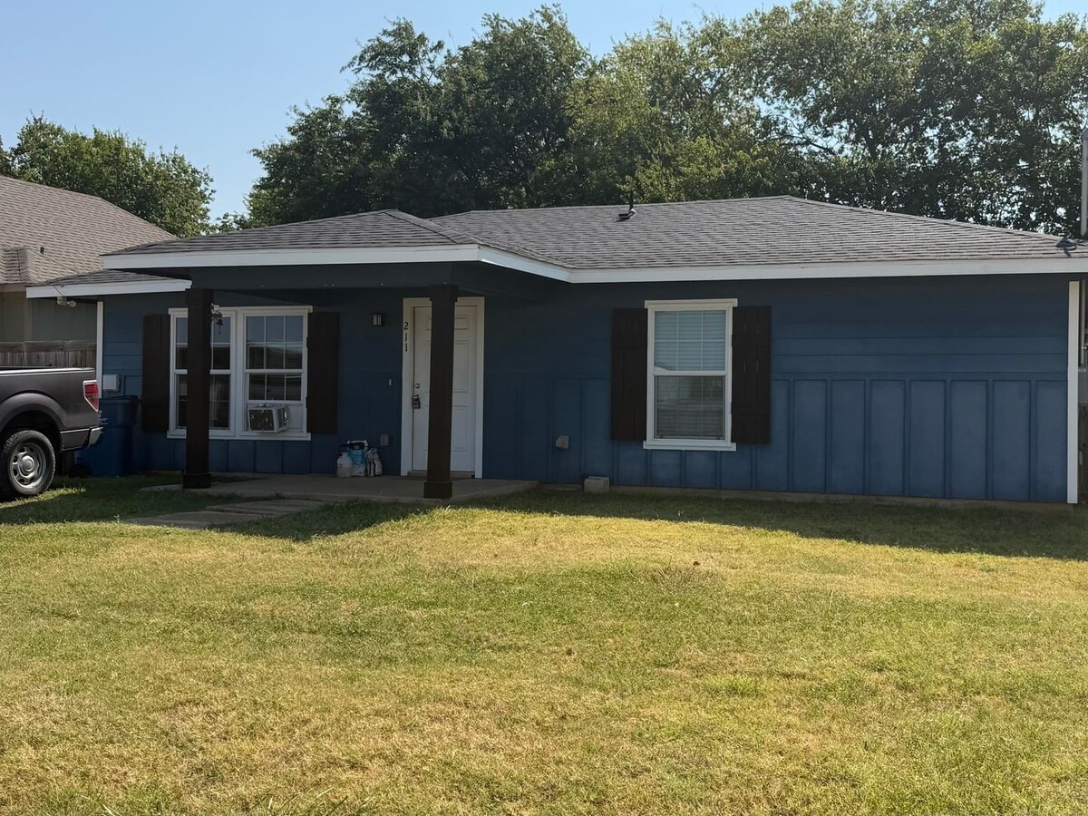 Photo - 209 Railroad Ave