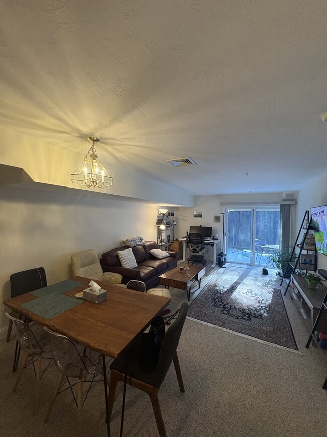 26 Greenleaves Dr