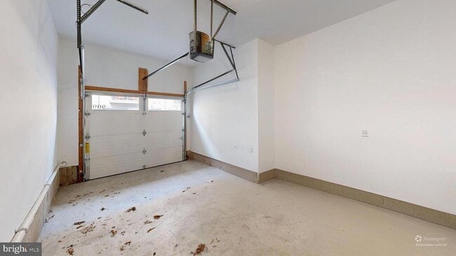 Photo - 909 Lakeview Ct