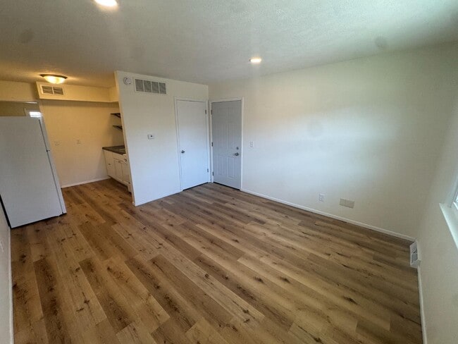 Photo - 208 Lindell Dr