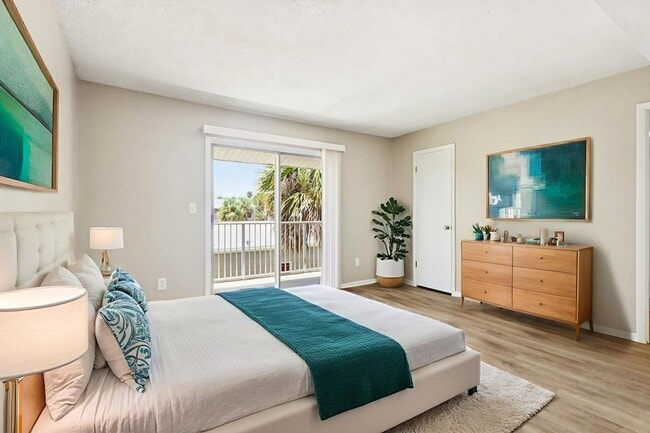 Photo - 12th & Beach Apartments