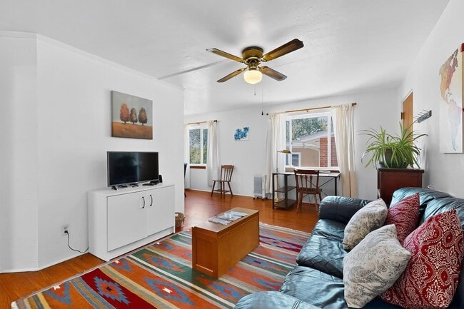Photo - 735 Jefferson St NE