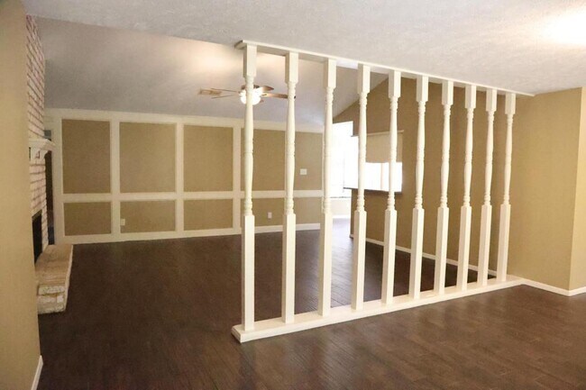 Photo - 2215 Silver Falls Dr