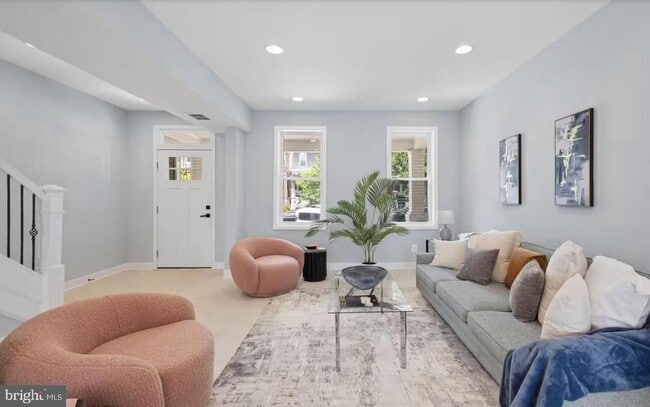 Building Photo - 706 Longfellow St NW