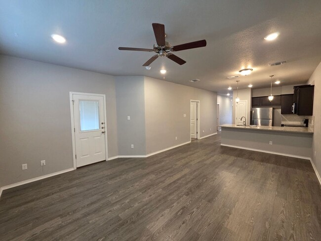 Photo - 3 Bedroom / 2 Bathroom Townhome – Copperas Cove - MOVE IN READY