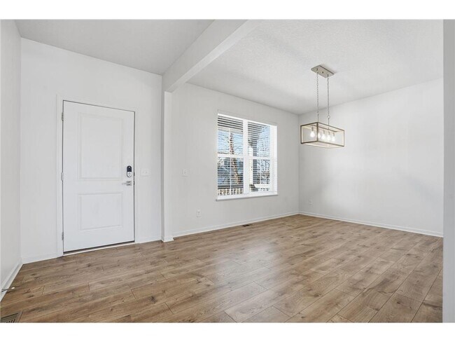 Photo - 5610 Xene Ln N