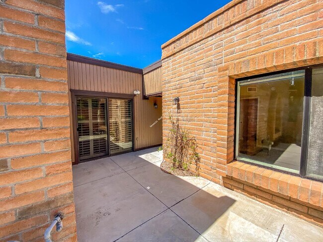Photo - "Charming 2-Bed, 2-Bath Townhouse with Cozy Fireplace in Tucson's Scenic Sunrise Territory neighb...
