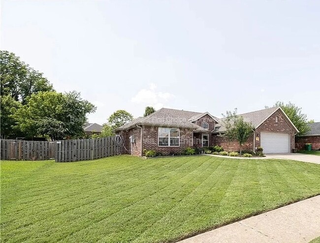 Photo - 421 Coopers Wy